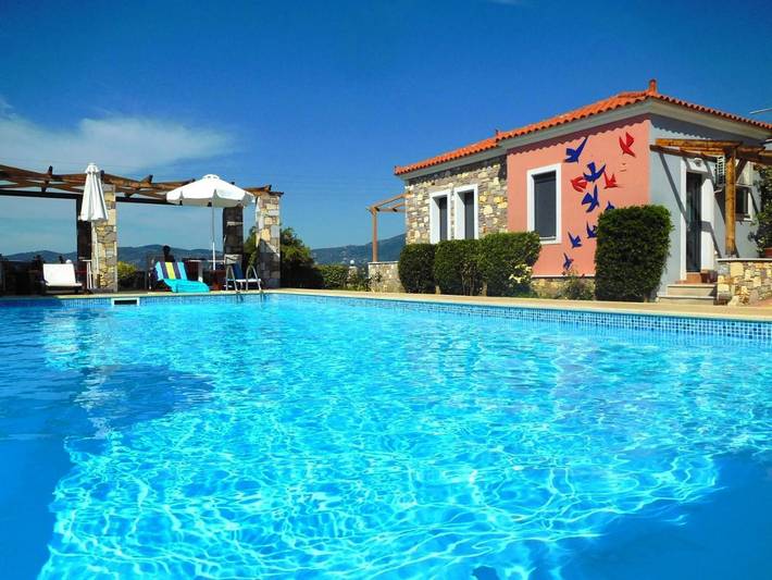 Apartamento para 2 personas, con jardín además de piscina y vistas, Se admiten mascotas en Lesbos