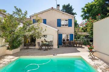 Ferienhaus für 12 Personen, mit Whirlpool und Pool sowie Garten in Lyon