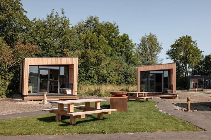Chalet für 2 Personen, mit Balkon/Terrasse und Terrasse sowie Garten und Pool