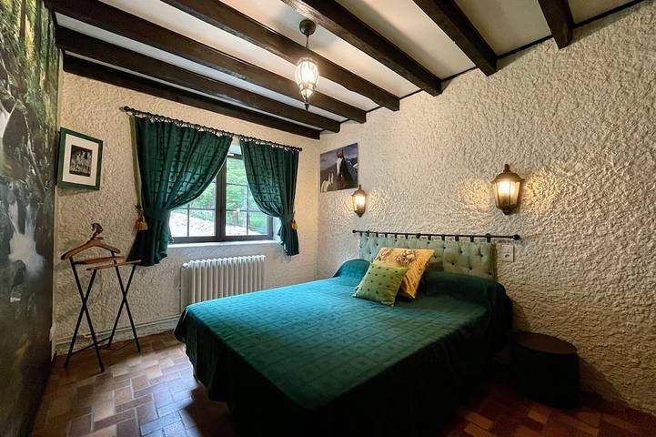 Gîte pour 8 personnes, avec jardin, animaux acceptés à Queyrières - 3