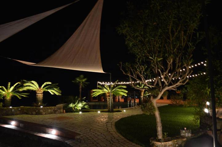 Location de vacances pour 3 personnes, avec vue et terrasse ainsi que jardin et piscine à Spadafora - 4