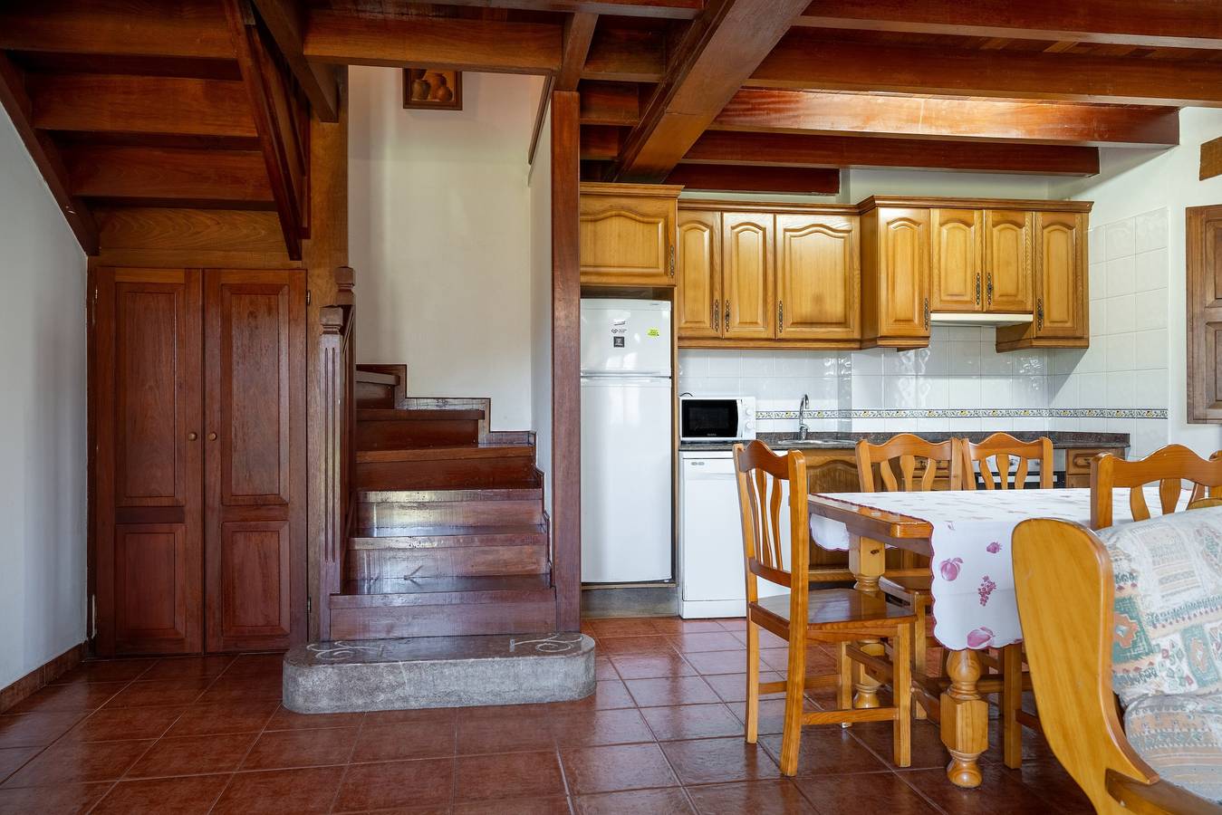 Apartamento entero, Apartamento 'Casa Collado Sto Tomas 1' con vistas a la montaña y terraza compartida in Parres, Costa Verde