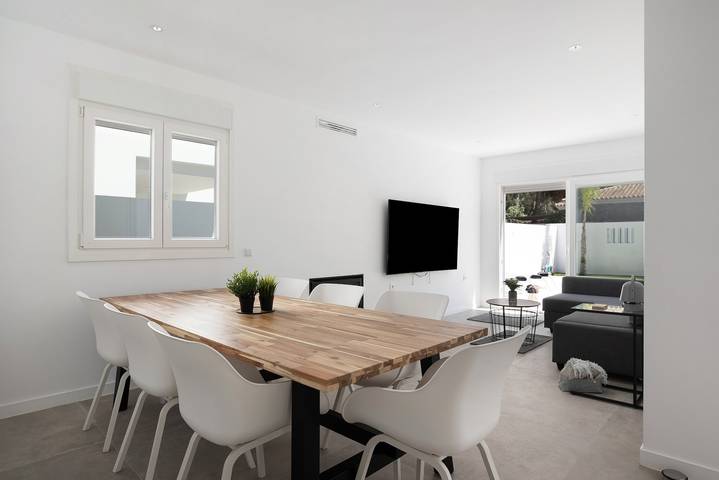 Villa 'Santa Clara 21a' with Private Pool, Wi-Fi and Air Conditioning in Playa La Barrosa, Chiclana de la Frontera