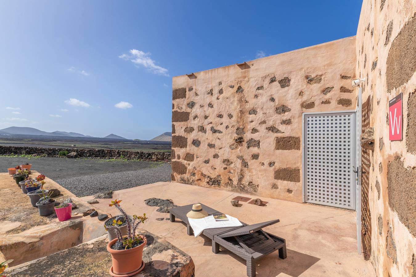 Casa Vacacional 'El Tablero' con Vistas al Mar, Terraza Privada y Wi-Fi in Mancha Blanca, Tinajo