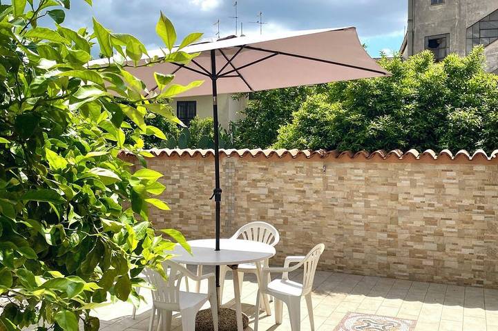 Villa for 5 people, with terrace in Rome