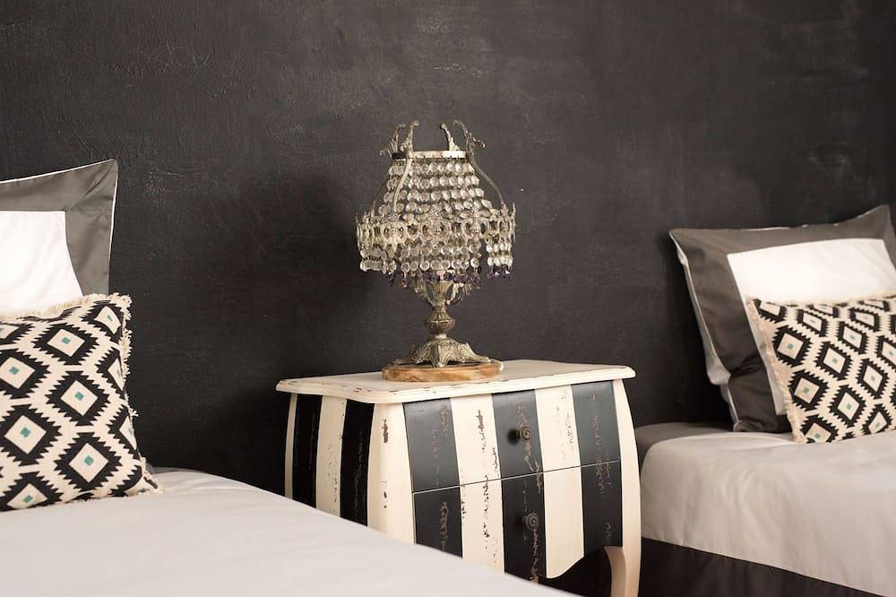 Luxe villa, zwembad, uitzicht op zee, A / C, barbecue, Wifi, tafeltennis in Conil, Tías