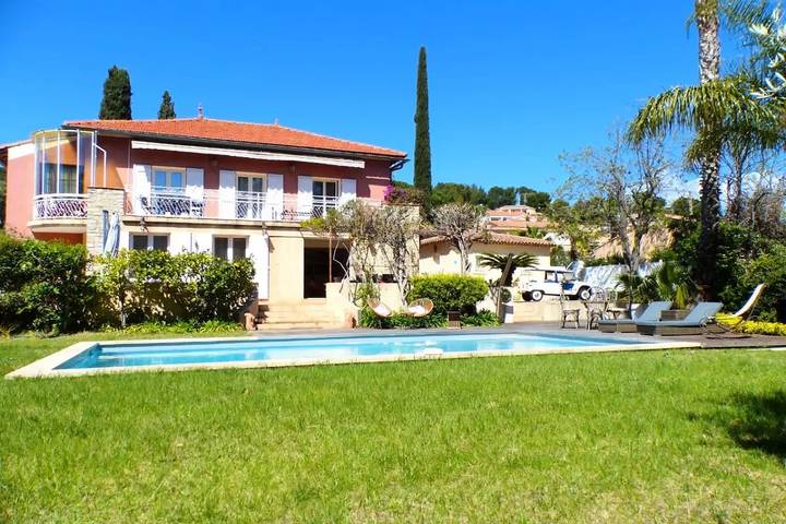 Villa pour 9 personnes, avec jardin à Bandol