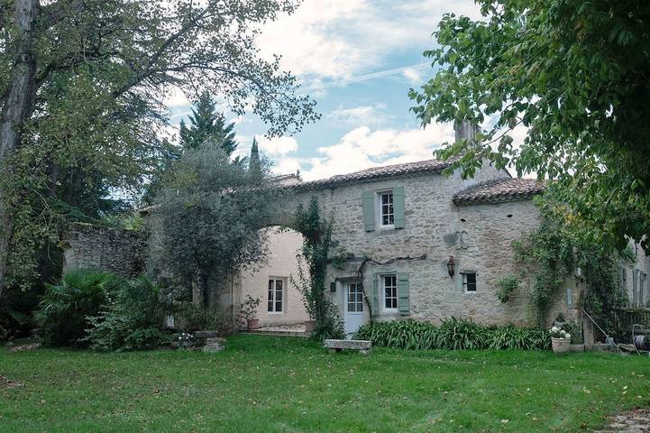 Gîte pour 11 personnes, avec terrasse ainsi que jacuzzi et jardin, animaux acceptés