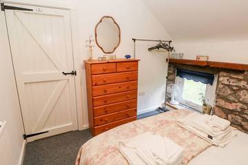 Holiday Home for 4 People in Pembroke, Pembrokeshire, Photo 4
