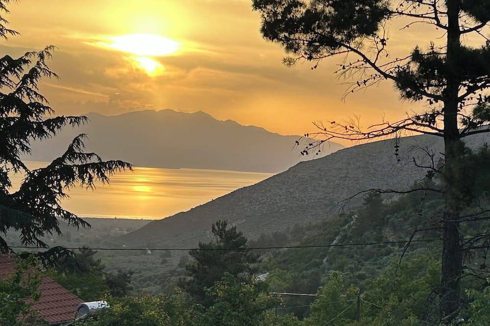 Charming 1-bedroom cottage with beautiful views in enchanting Mikros Prinos in Thassos