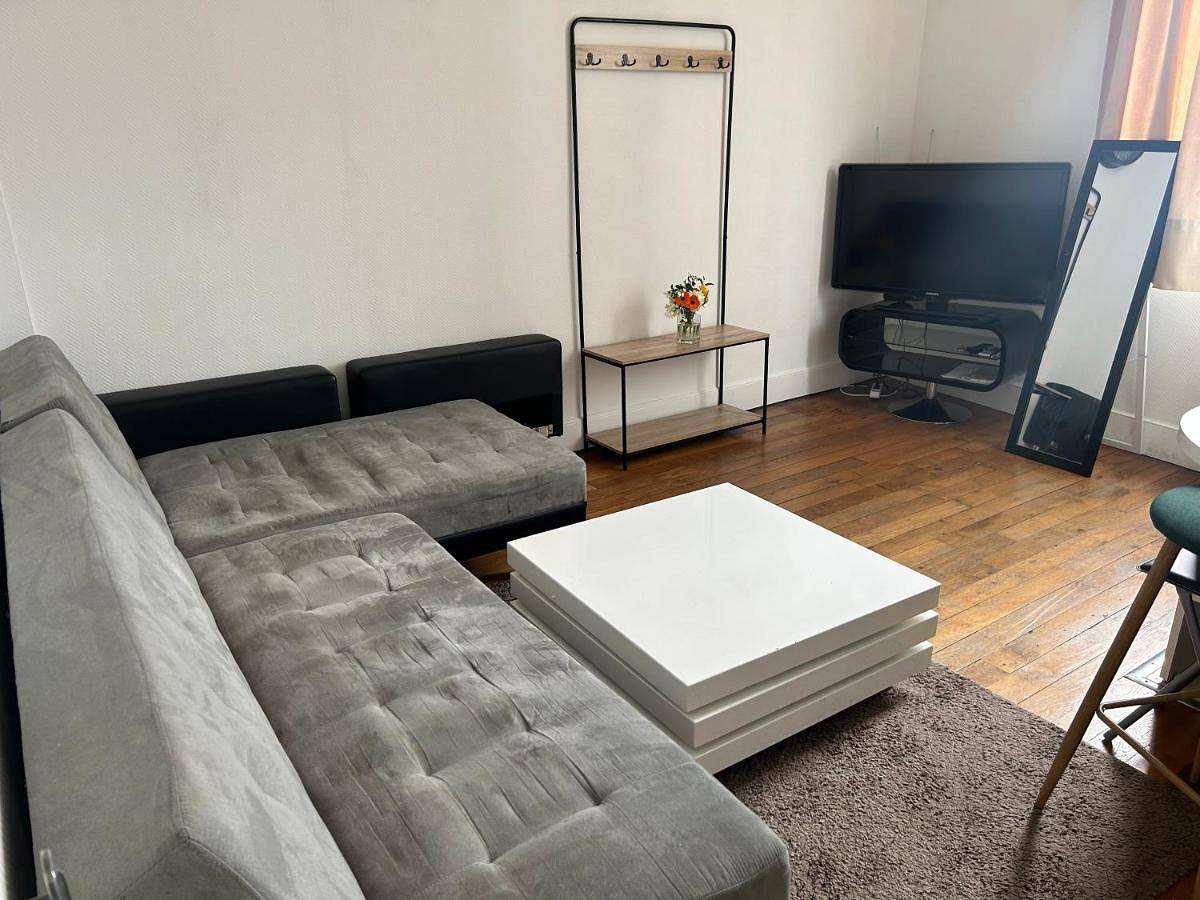 Appartement entier, One-Bedroom Apartment in Montceau-les-Mines, Région de Chalon-sur-Saône