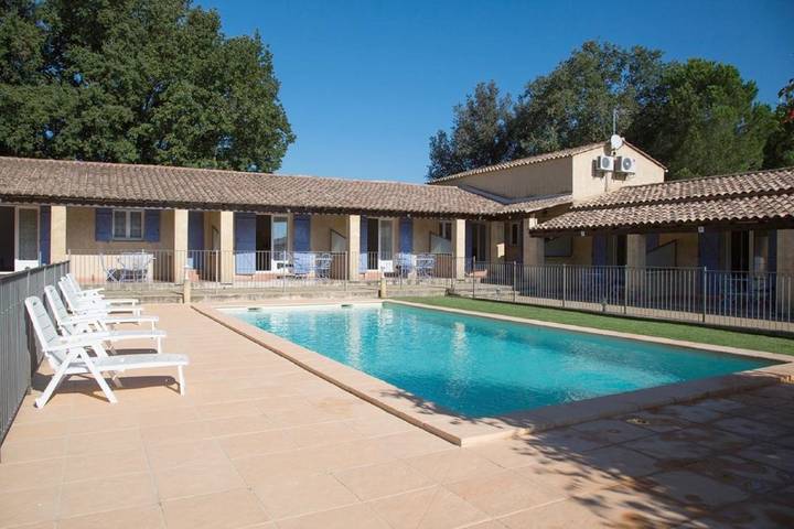 Gîte pour 2 personnes, avec vue ainsi que piscine et jardin, animaux acceptés à Castillon-du-Gard - 2