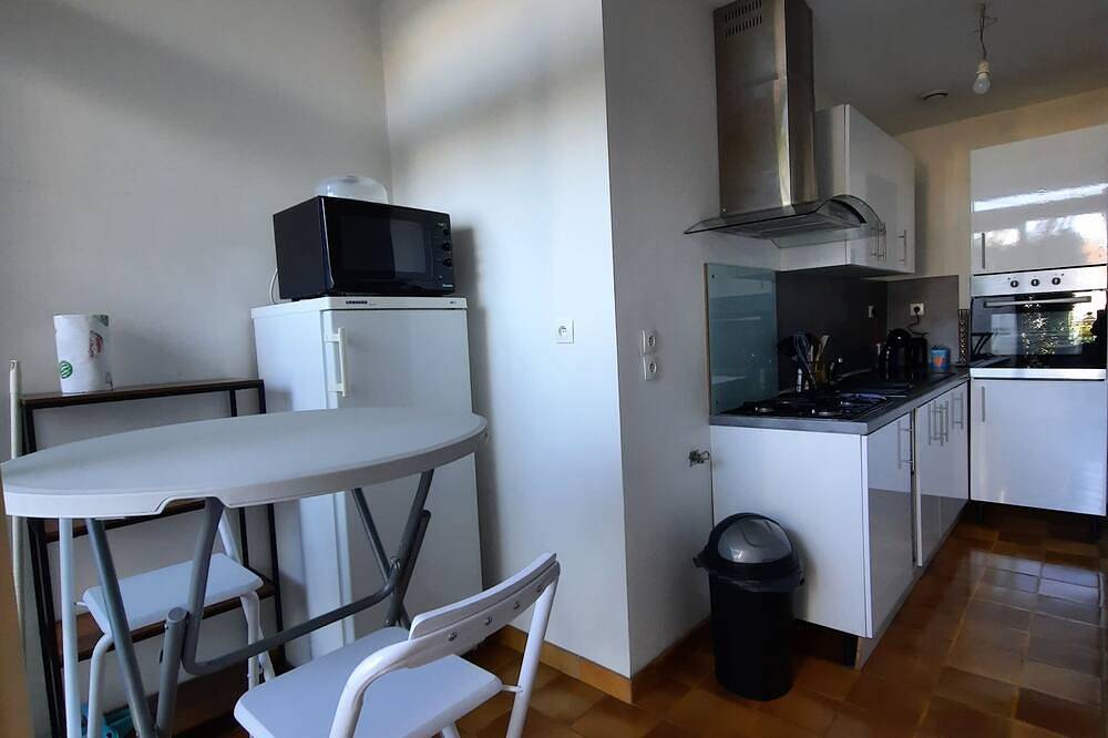 Appartement entier, \"Plain-Pied Charmant 56m²: Prox. Centre-Ville, Cuisine Équipée - Idéal 7 Pers.\" in Auxonne, Région de Dijon