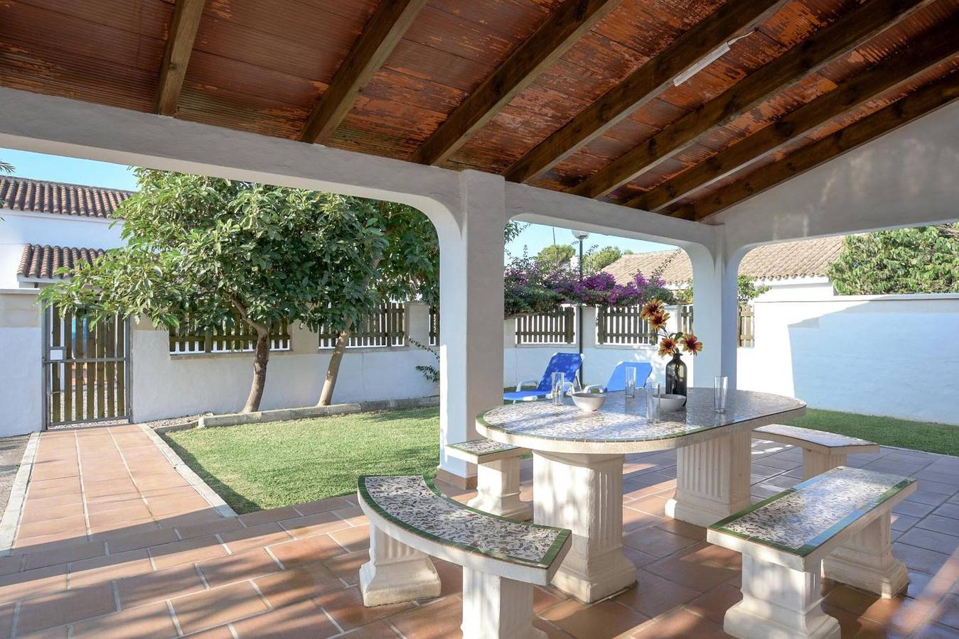 Casa vacanze 'Miguelin 8' con piscina condivisa, Wi-Fi e aria condizionata in Playa de Zahora, Barbate