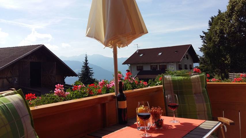 Appartamento intero, Appartamento "Valentin" con vista sulle montagne, Wi-Fi, balcone e giardino in Salonetto, Meltina