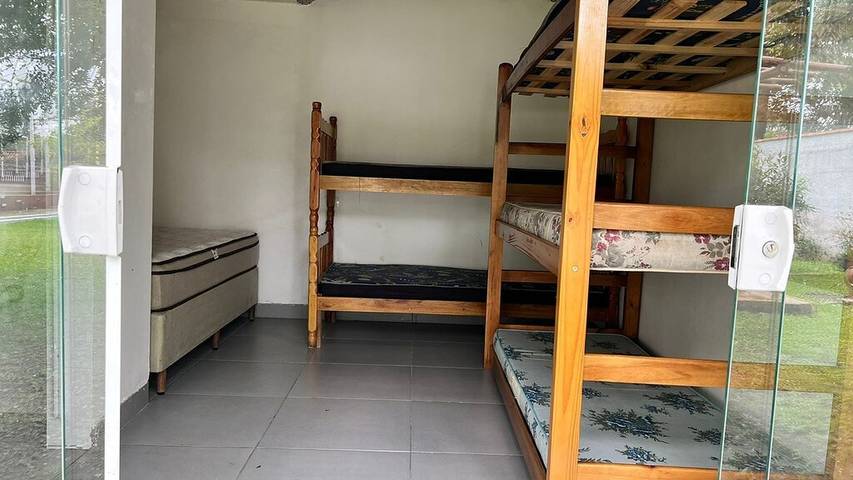 Casas e apartamentos de temporada para 80 pessoas, com jardim e balcão e ainda jacuzzi no Brasil