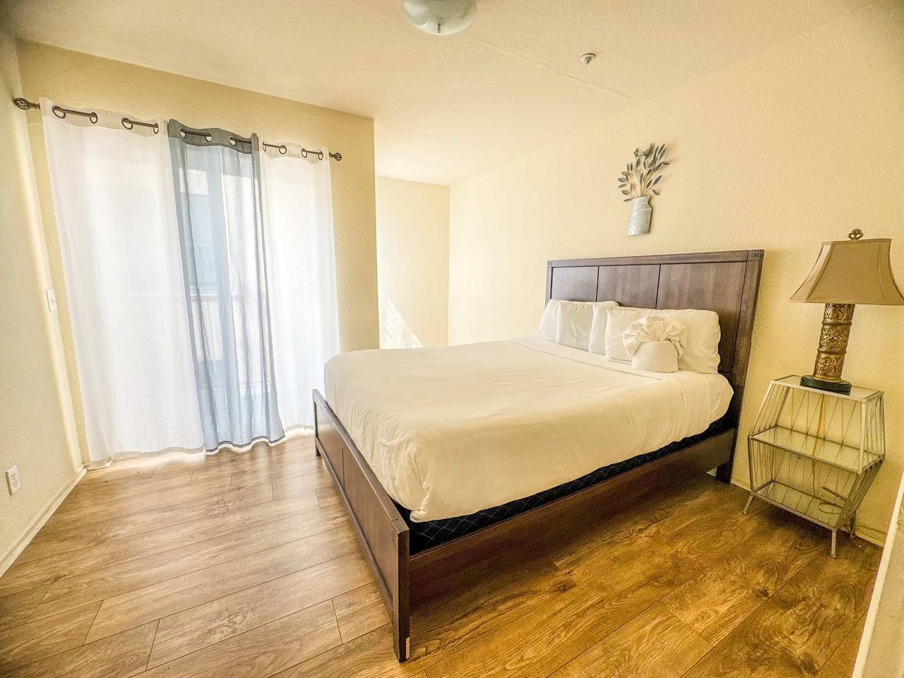 Entire apartment, Spacious 2 beds Loft by Downtown with Parking in San Diego, San Diego County