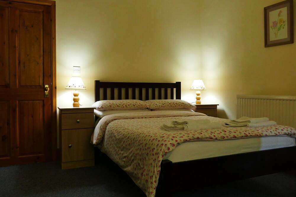 Disabled friendly  ground floor room in traditional old welsh  farmhouse in Snowdonia