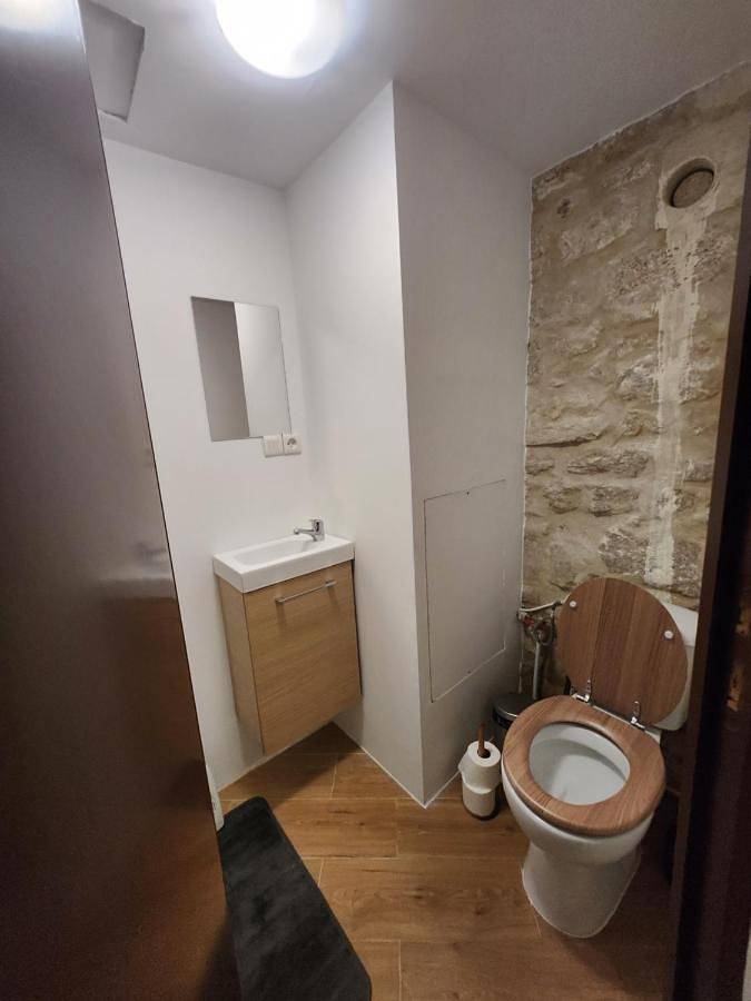 Appartement entier, One-Bedroom Apartment in Beaucaire, Région de Nîmes