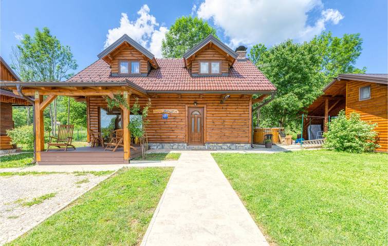 Geräumige Ferienwohnung mit Pool, Grill und WLAN in der Nähe des Flusses Rakovac in Gospitsch, Lika-Senj