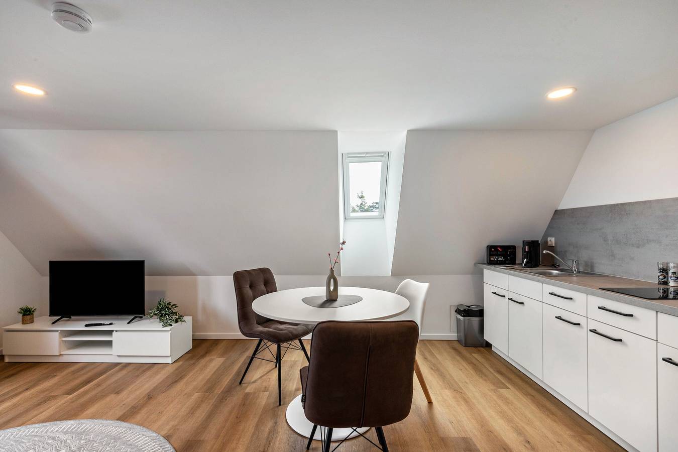 Geheel appartement, Appartement 'Werner-Senger-Haus Oben' met gedeeld terras en Wi-Fi in Limburg (Duitsland), Lahntal