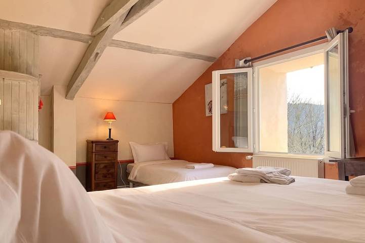 Location de vacances pour 5 personnes, avec jardin ainsi que piscine et balcon, animaux acceptés à Saint-Géry - 4