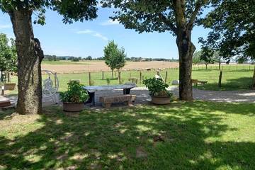 Location de vacances pour 14 personnes, avec terrasse et jardin à Saint-Jean-de-Marcel