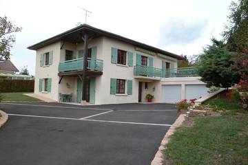 Gîte pour 3 personnes, avec jardin à Polliat