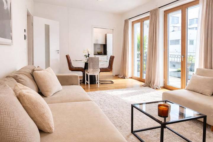 Ferienwohnung für 5 Personen, mit Ausblick und Balkon in Tiergarten Berlin