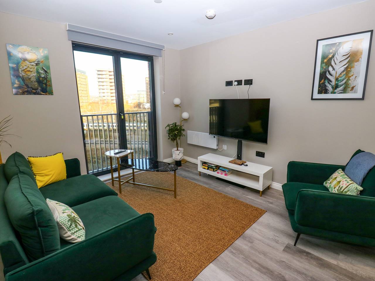 Entire apartment, Emerald Retreat in Leeds, West Yorkshire
