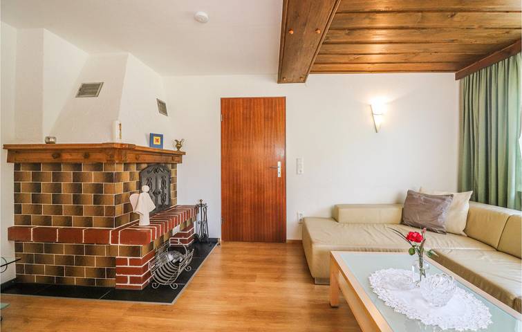Ganze Ferienwohnung, Wohnung mit Bergblick in der Nähe von Skilift und Fluss in Dalaas, Verwall