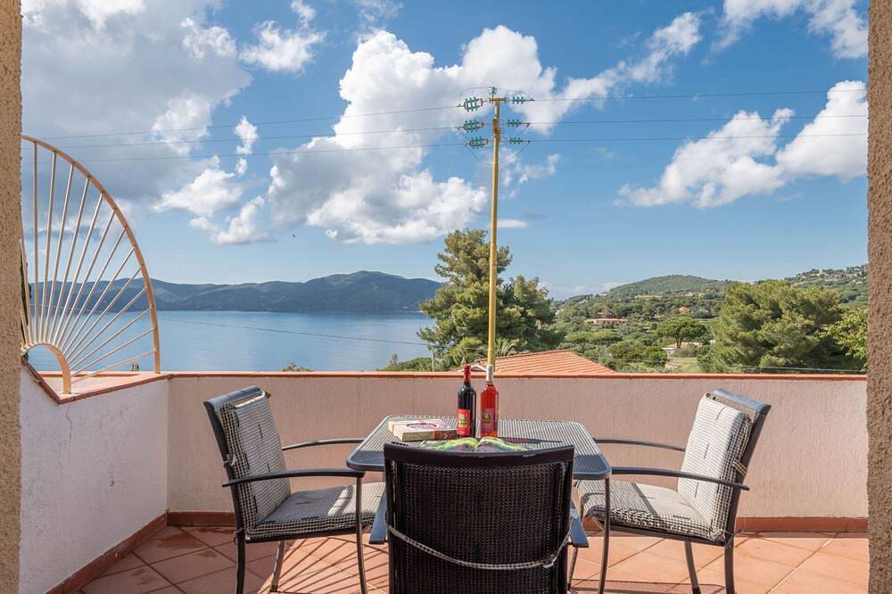 Appartamento intero, Bellissimo appartamento per 2 persone con Wifi, Tv, patio e parcheggio in Morcone, Isola d'Elba
