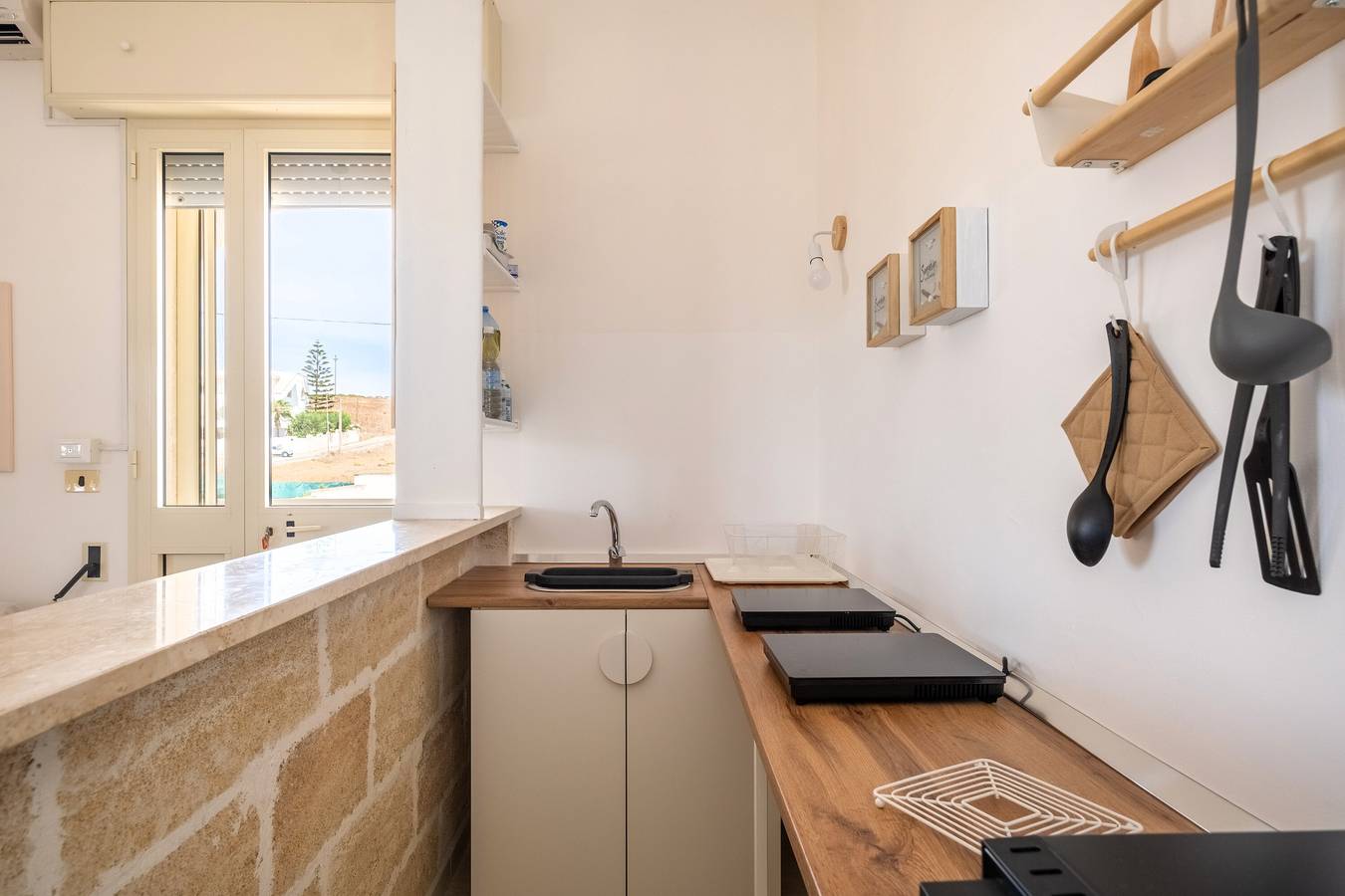 Appartamento intero, Casa vacanze 'Rent A Break - Geranio' con giardino in comune, Wi-Fi e aria condizionata in Scala di Furno, Golfo di Taranto