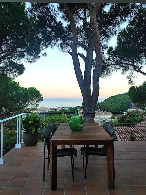 Ferienwohnung für 5 Personen, mit Ausblick und Pool sowie Garten - 1