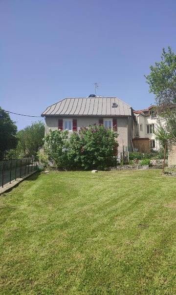 Gîte pour 6 personnes, avec jardin et vue dans Avignon-lès-Saint-Claude