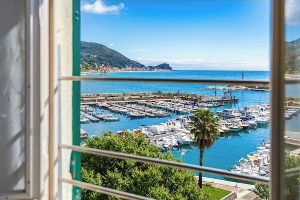 Entire apartment, Hostdomus - Marine Sea View in Varigotti, Finale Ligure Municipality