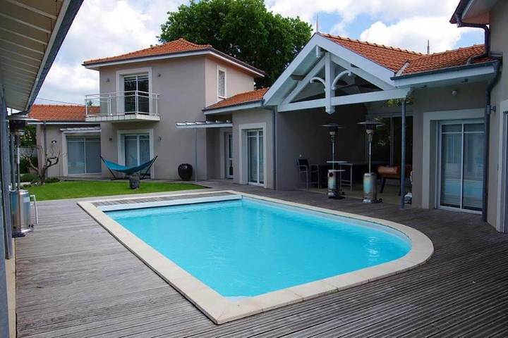 Chambre d’hôte pour 16 personnes, avec jardin et jacuzzi ainsi que piscine et sauna à Gujan-Mestras