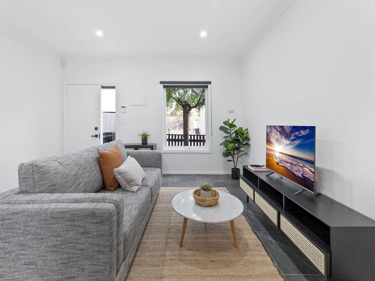 Entire apartment, Sleek 2-Bed Terrace near Local Parks in Melbourne, Yarra City