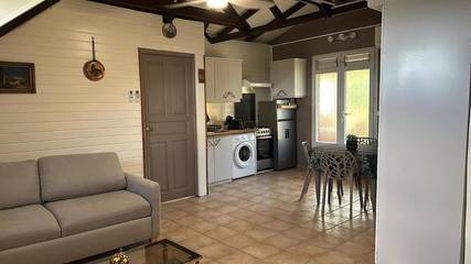 Gîte pour 2 personnes, avec piscine et terrasse à Baie-Mahault