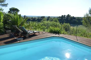 Gîte pour 2 personnes, avec piscine ainsi que balcon et jardin à Ventenac-Cabardès