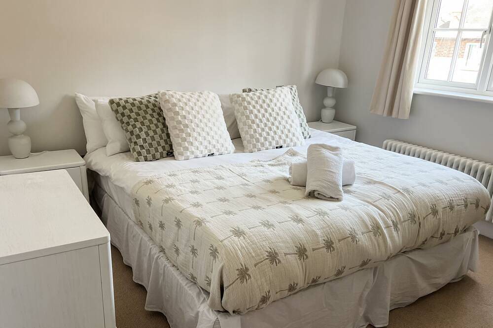 Ferienhaus-Eigenes Badezimmer-Modern-Strassenblick-Windsor Town Centre in Windsor, Berkshire