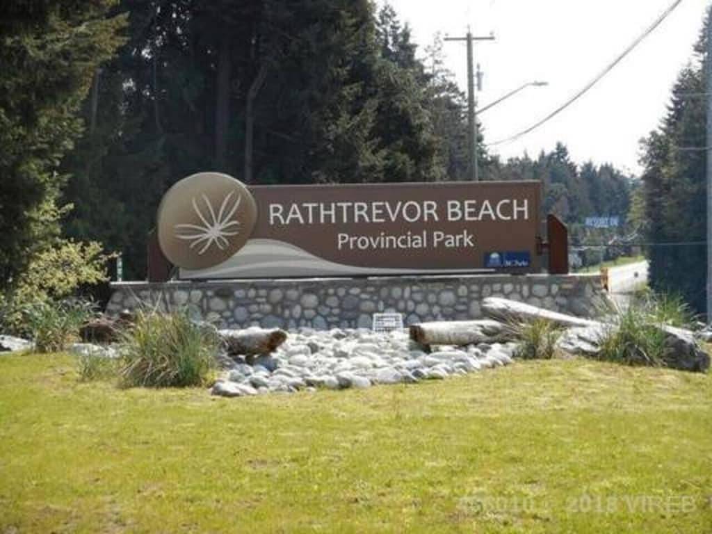 Pool & Hot-tub right across the lane! in Parksville, Regional District of Nanaimo