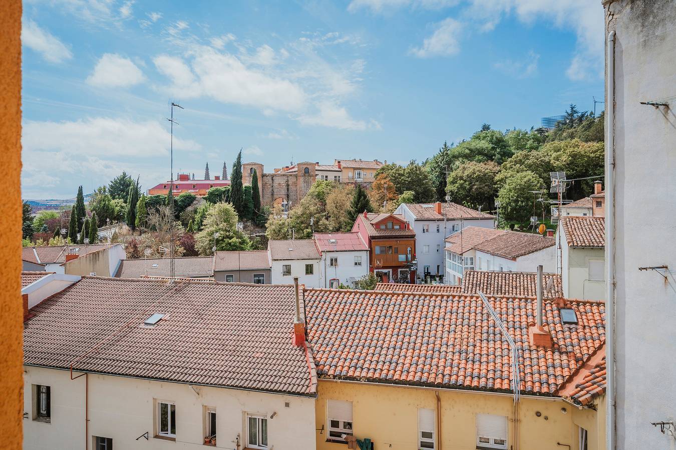 Entire apartment, Apartment 'Loló Vut' with Wi-Fi in Burgos, Burgos Province
