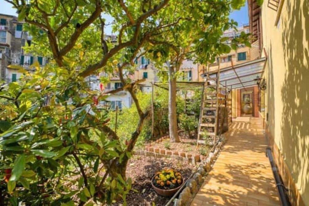 Entire apartment, Apartment in the Historic Center - Perfect for Family Holidays in Ventimiglia (City), Ventimiglia