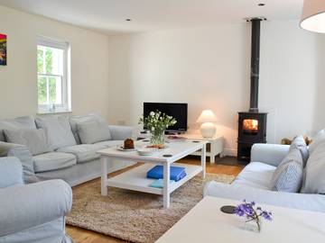 Holiday Rental for 6 People in Ceredigion, Mid-Wales, Photo 2