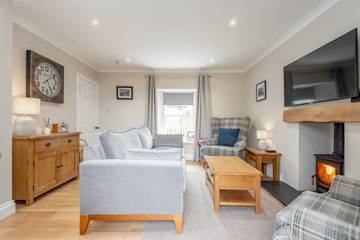 Villa for 4 Guests in Lowlands, Fife region, Picture 3