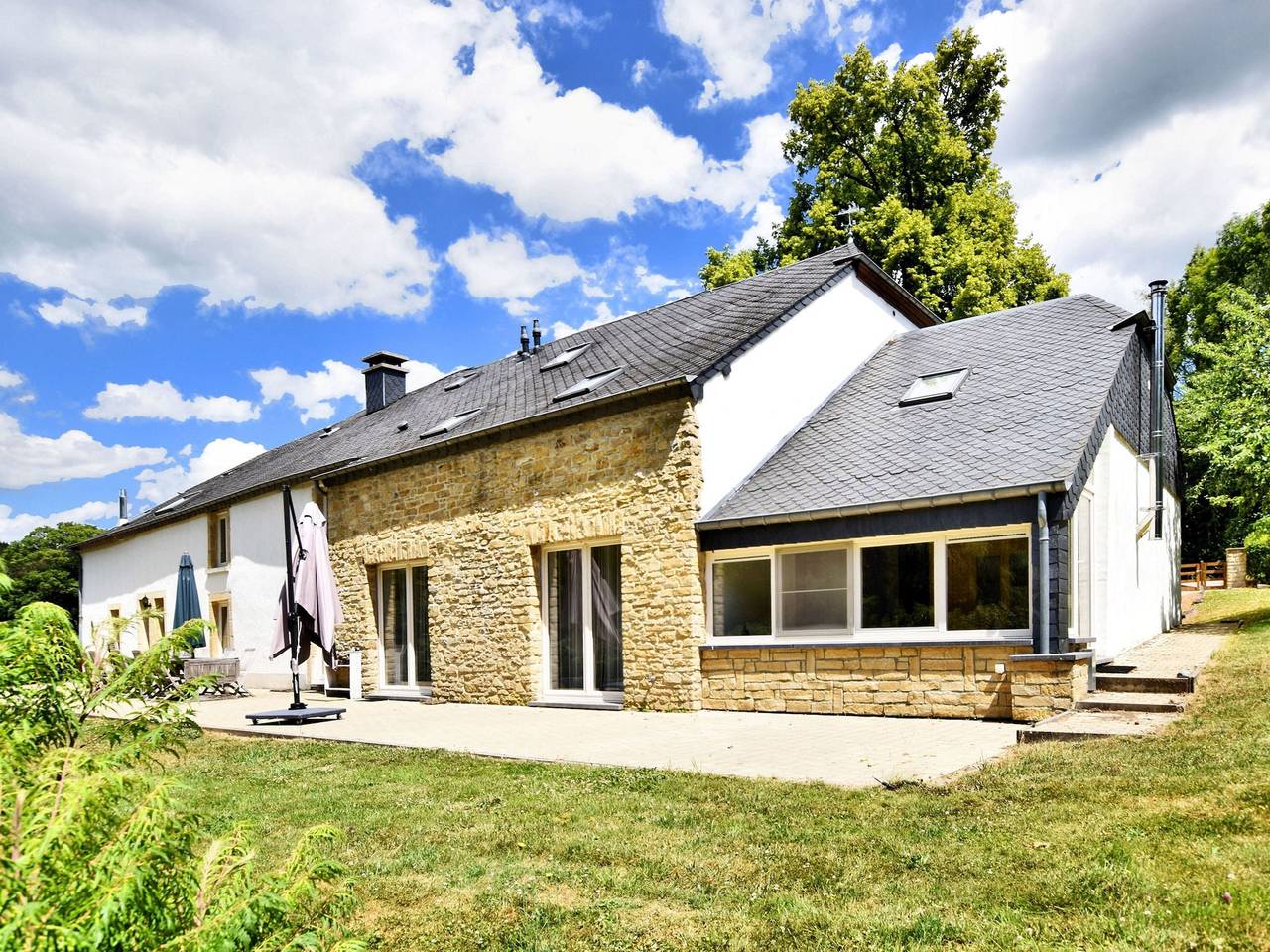 Fine group house with sauna, garden and private bathrooms in Chiny, Luxemburg Provinz