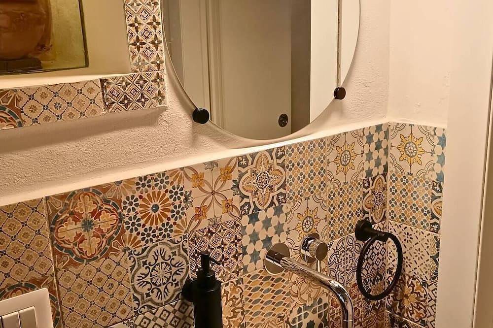 Appartamento intero, La casina di Rosina, relax nel borgo vicino Roma in Sacrofano, Provincia di Roma