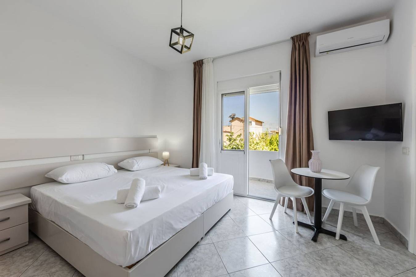 Geheel appartement, Vakantieappartement voor 2 personen met balkon in Golem (legende), Albanië