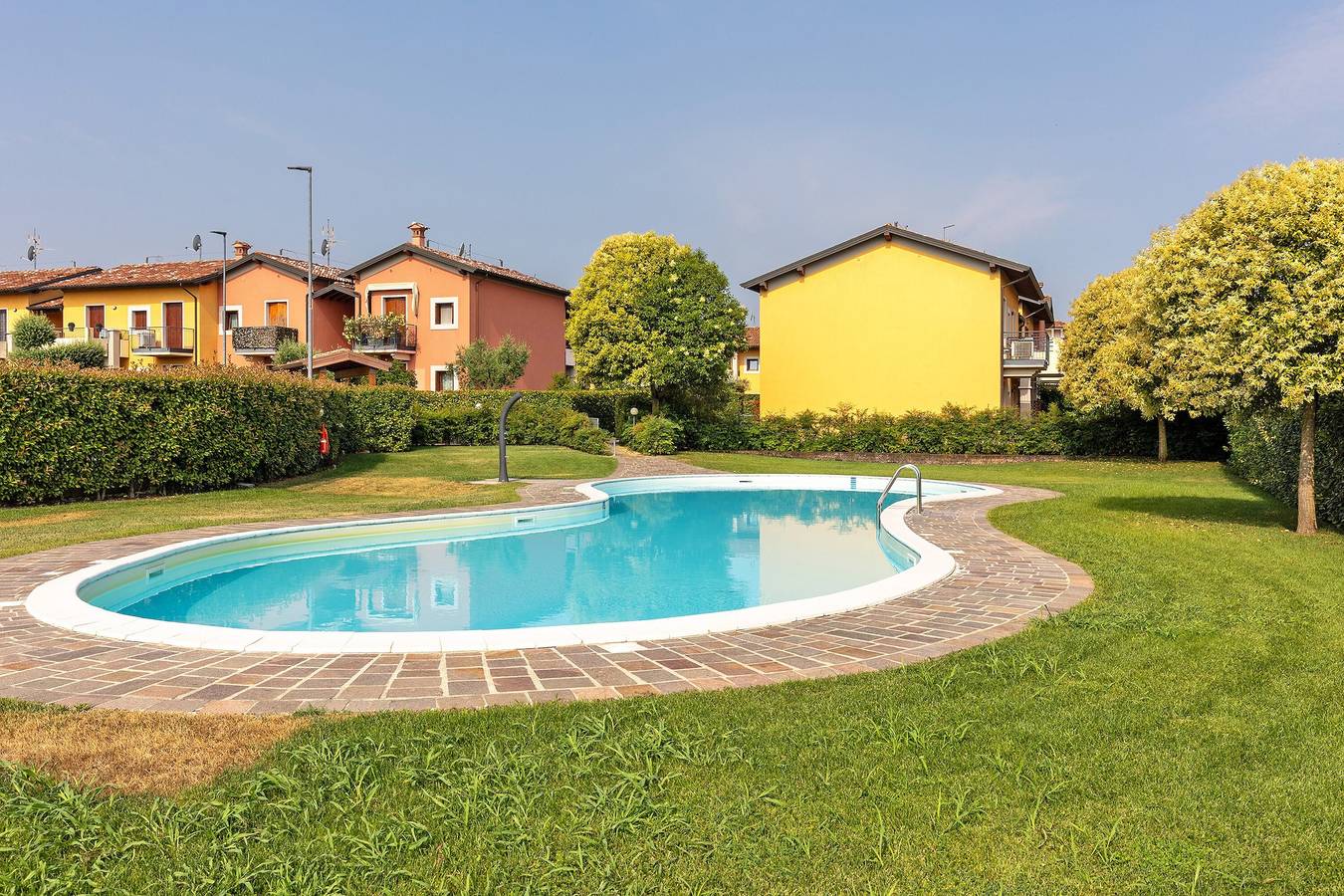 Ferienwohnung 'Casa Vacanze Da Ricky' mit Gemeinschaftspool, Wlan und Klimaanlage in Peschiera del Garda, Gardasee-Berge